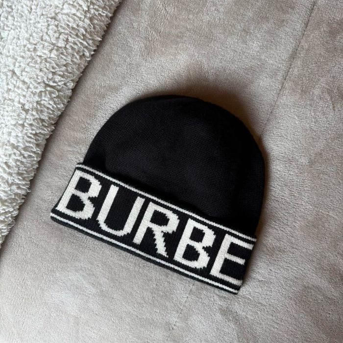 Продам BURBERRY шапка новый
