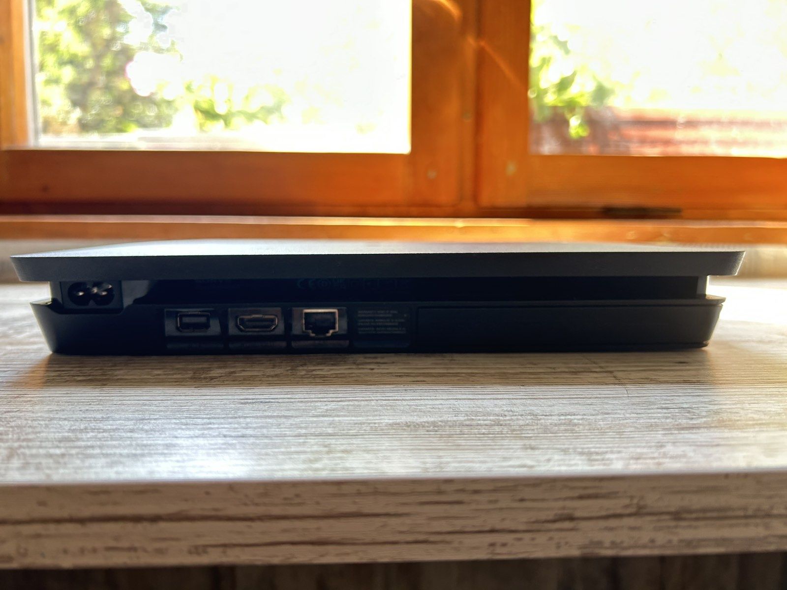!КАТО НОВ! PlayStation 4 Slim 500GB + Джойстик + 2 Игри