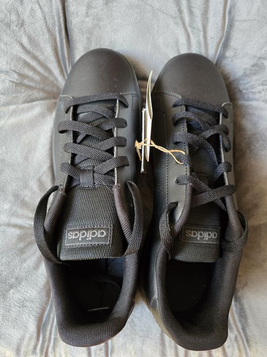 Adidasi ADIDAS noi nepurtati