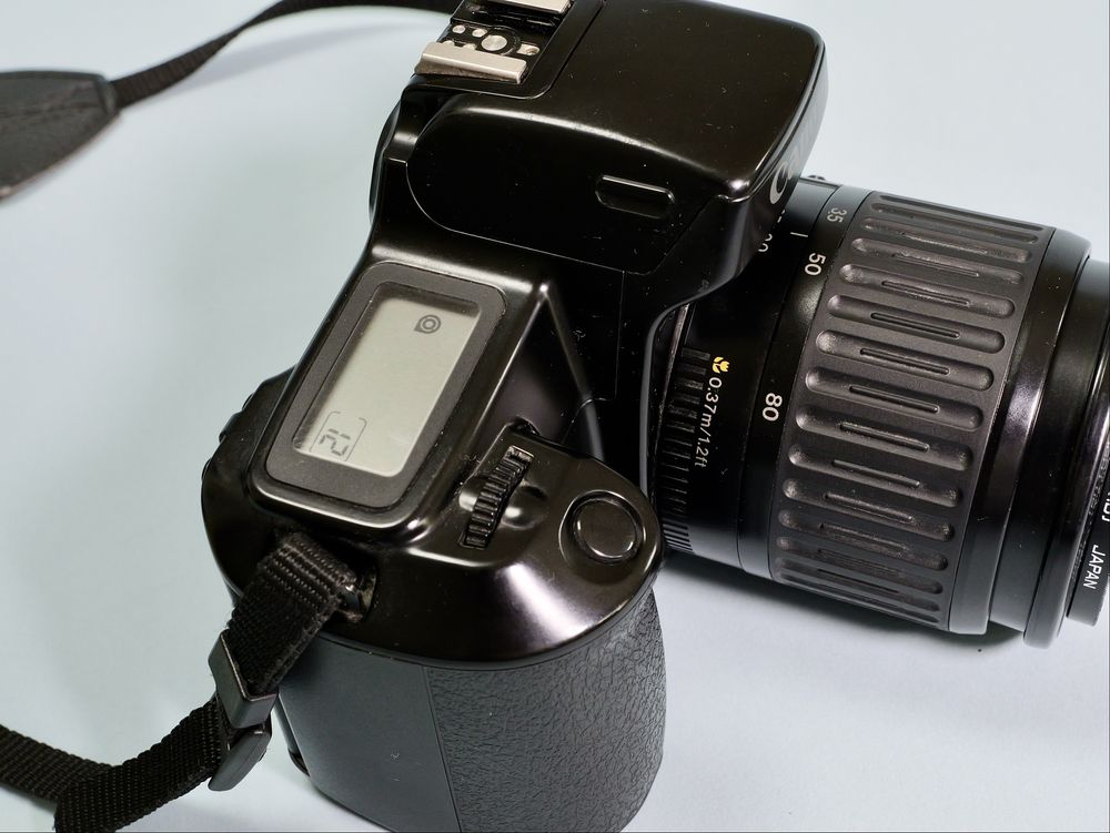 Canon EOS 1000F + Hoya 52mm