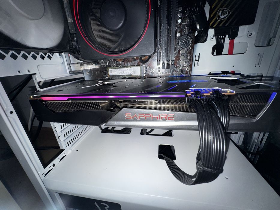 Rx 5700 XT Nitro + Sapphire