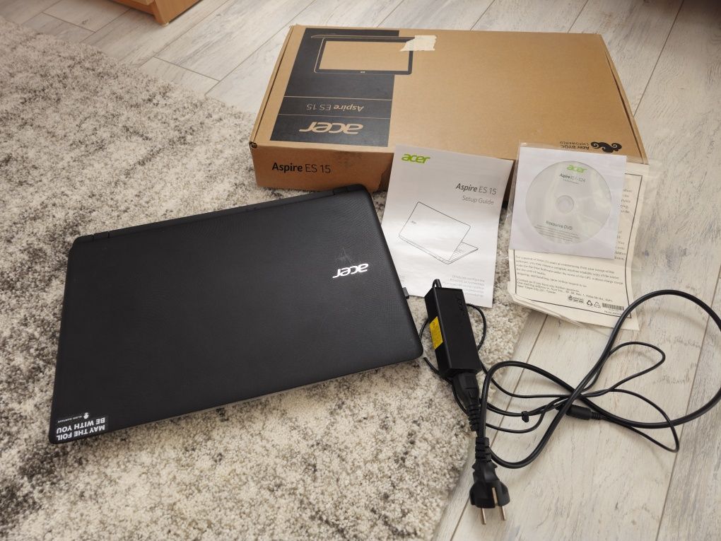 Laptop PC Acer Aspire ES1-524 6 GB RAM 15.6 inch ideal pentru școală f