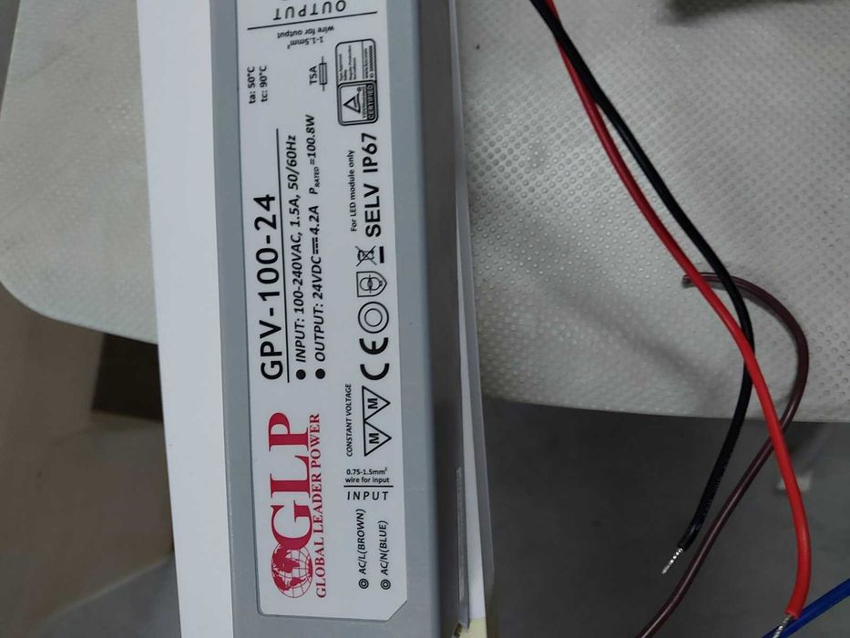 Продавам дизайнерски осветителни тела за офис помещения