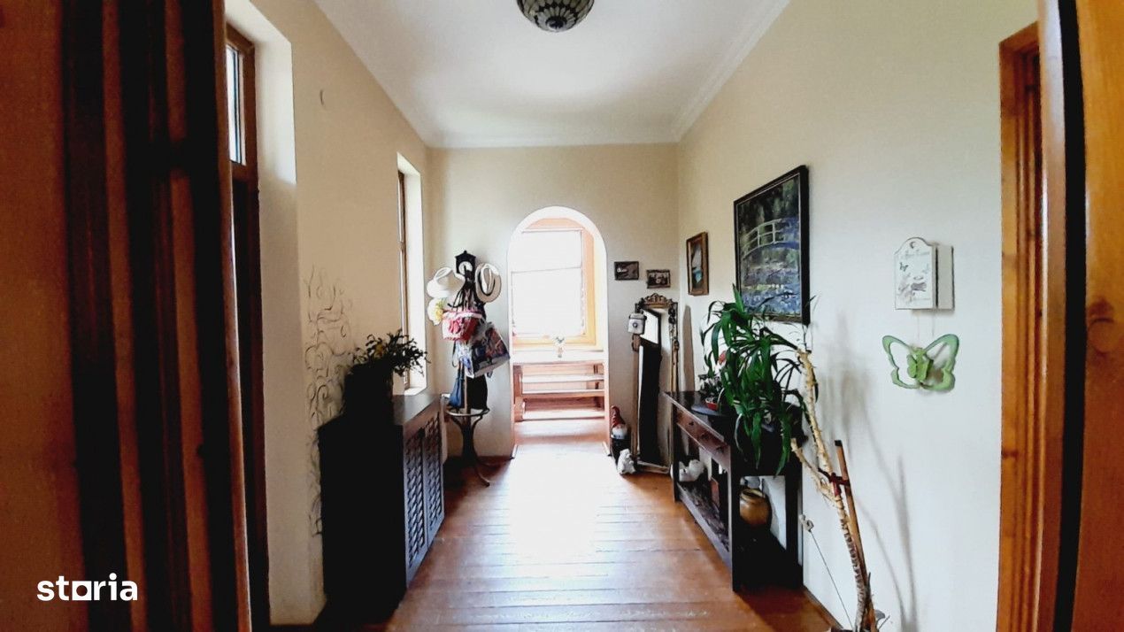 Casa 5 camere, D+P+M, ultracentral, zona deosebita, Campina, Prahova