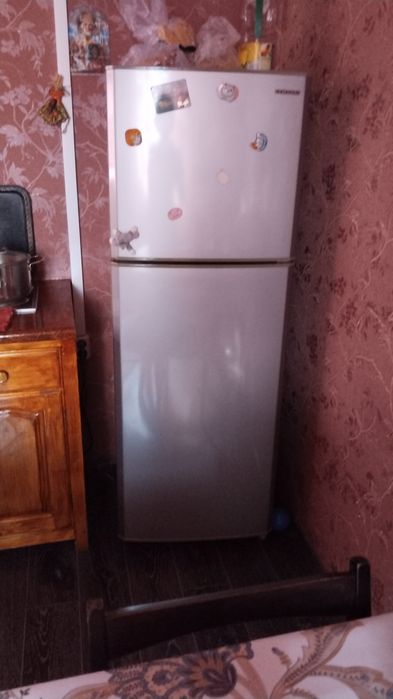 Продается б/у холодильник Самсунг,в ремонте не был ( и не собирается))
