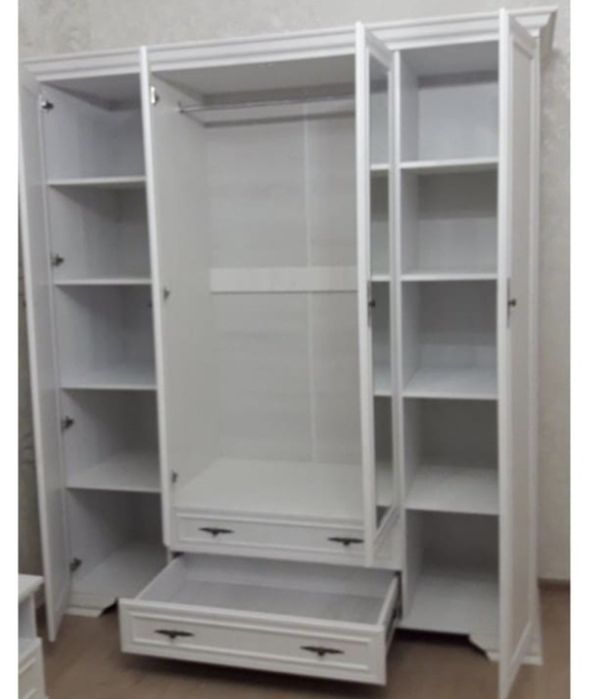 Vand dulap in 4 usi cu oglinda, negociabil