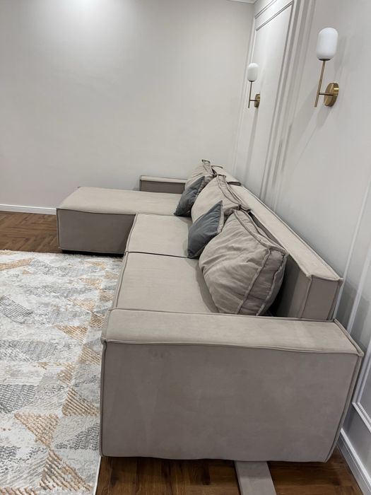 Диван угловой новый в хорошем состоянии, большой, вместимый, на 3-4 че