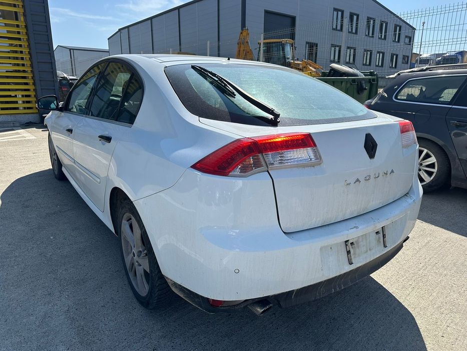 Dezmembrez / Dezmembrari / Piese / Accesorii Renault Laguna 3 alba 2.0 tdi m9r 2009 volan stanga