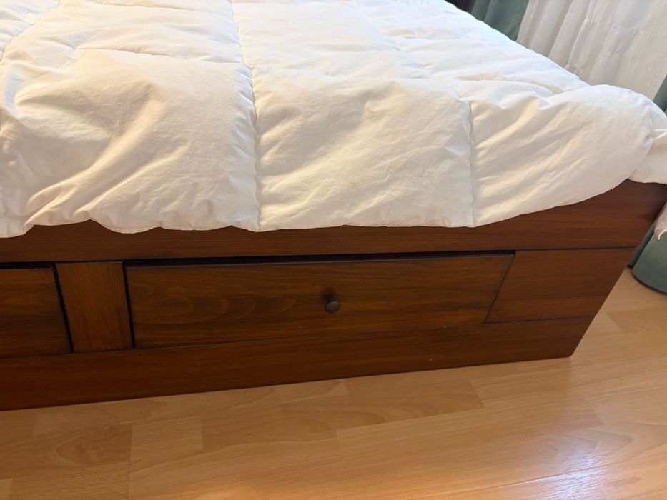 Set dormitor lemn masiv-nuc include pat, noptiere, dulap, comoda