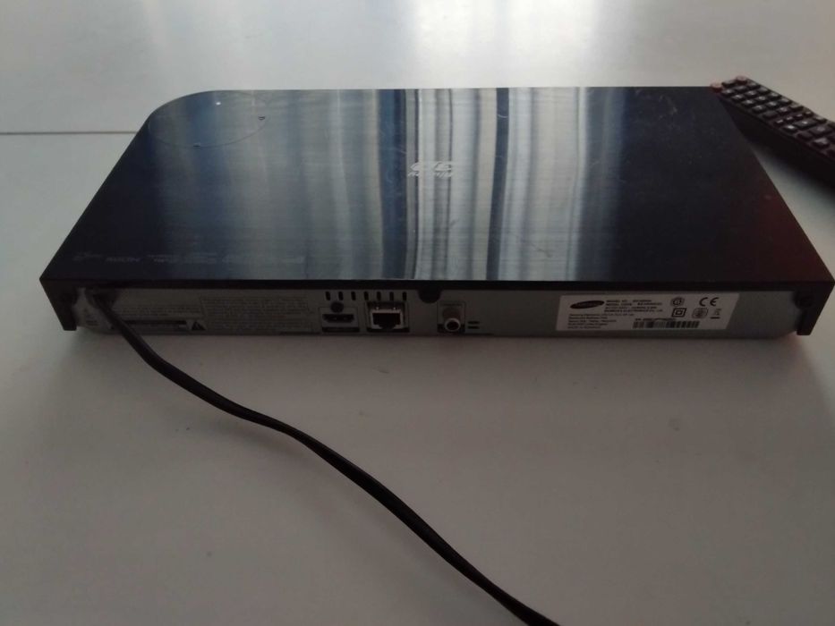 страхотен 3D BLUE RAY плеър -перфектен,нов внос от Англия