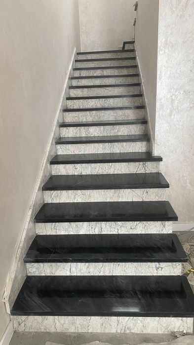 Мраморные гранитные ступени лестницы монтаж установка входные группы