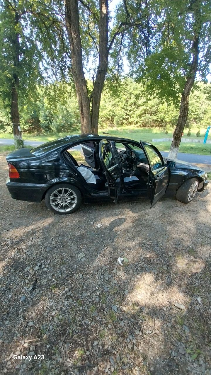 Se vinde tot ce se vede în poze