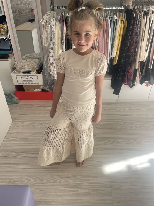 Костюми за близначки