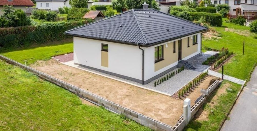 Vând case pe structura metalica