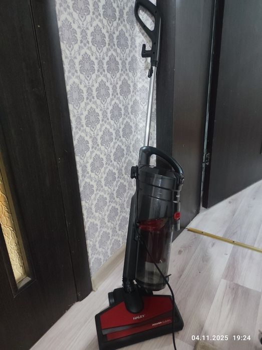 Пылесос Haley HY-1921 — почти новый, хорошо убирает пол!