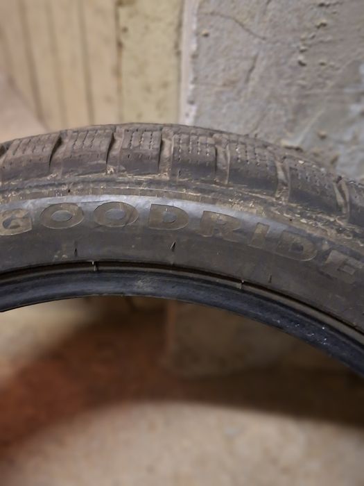 Зимни Гуми 245/40/18