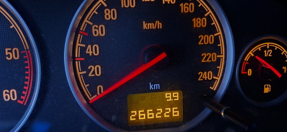 Vând autoturism marca Opel în stare de funcționare buna .