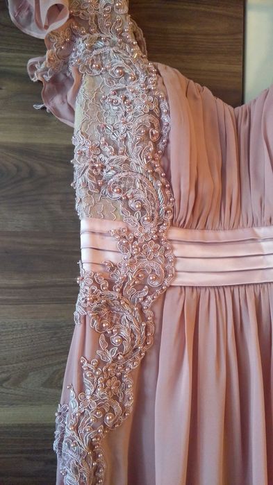 Rochie eleganta cu mărgele, m. 42, culoare roz pudrat