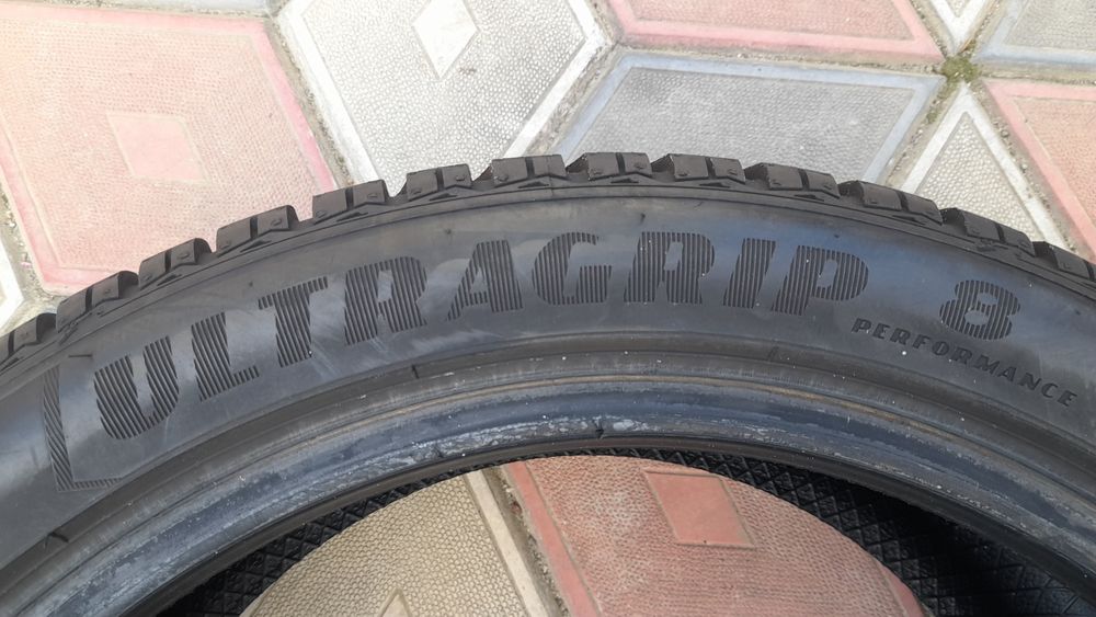 Vand 4 anvelope de iarna 215 45 r17 GOODYEAR foarte bune