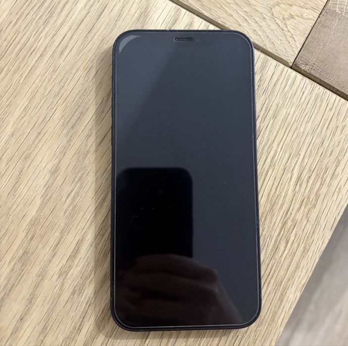 iPhone 12  93% Bateria