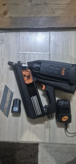 Pistol cuie profesional