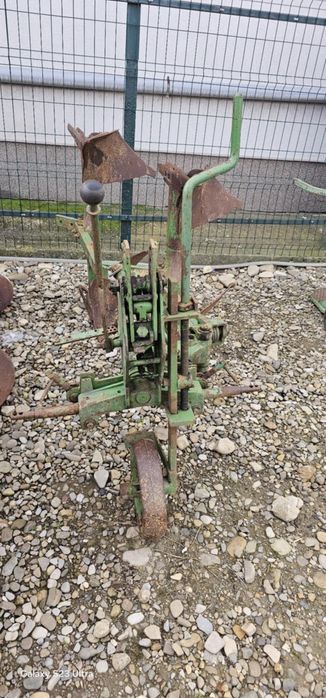 Vând Plug reversibil