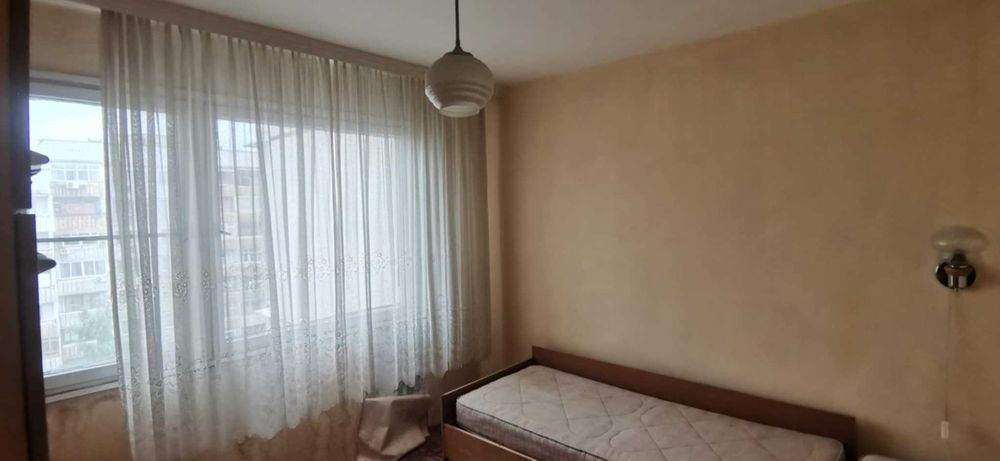 Продавам двустаен с кухня в кв. Опълченски