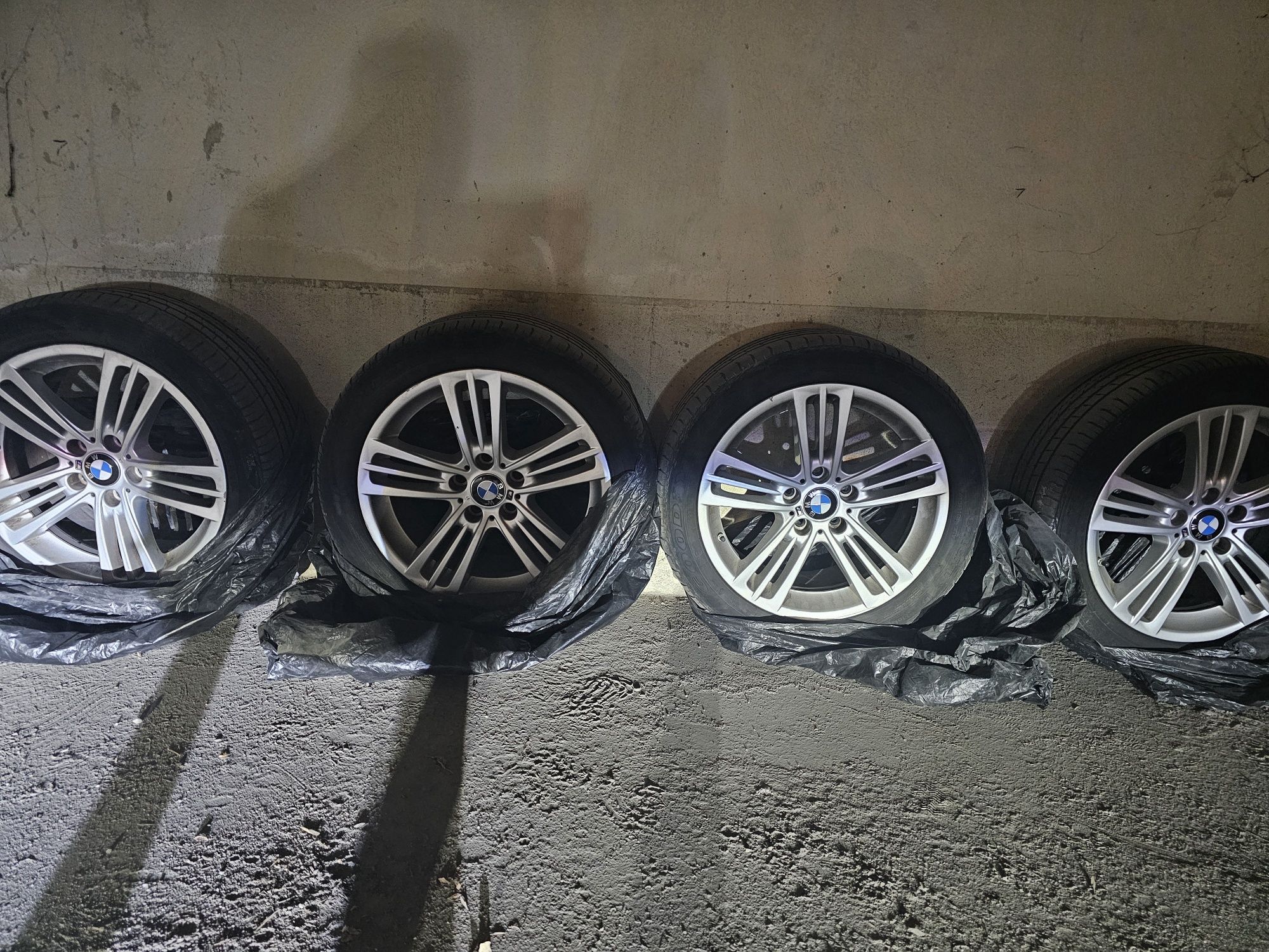 БМВ оригинални джанти с 4 летни гуми 245/45/R18 5х120 BMW X4