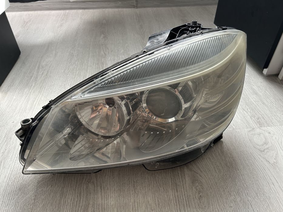2 Оригинални фара за Мерцедес W204