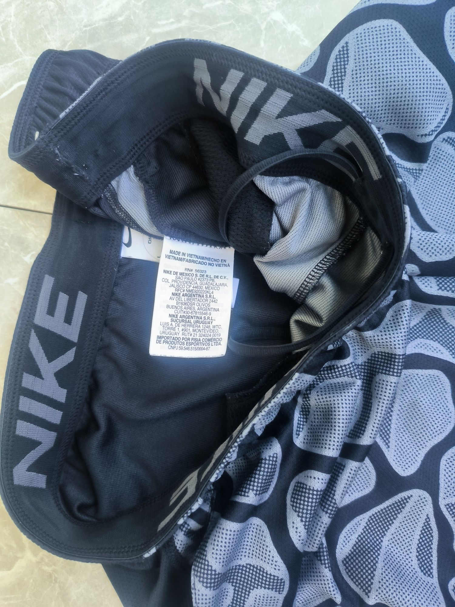 Nike къси панталони L размер