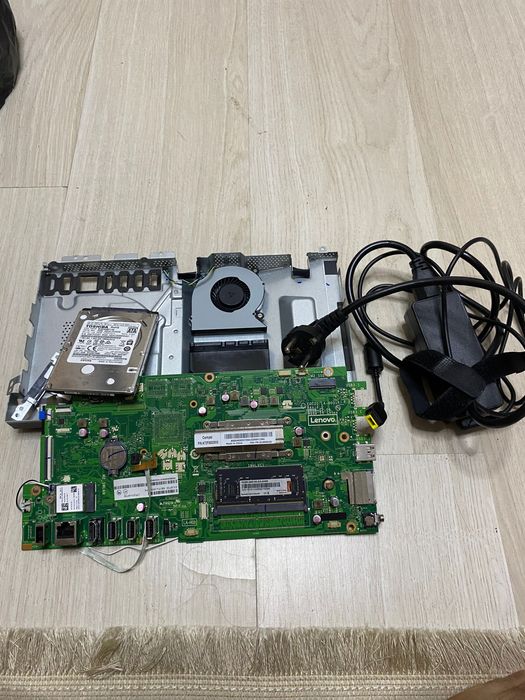 Почти новый Моноблок без корпус и экран сломан i3 8100