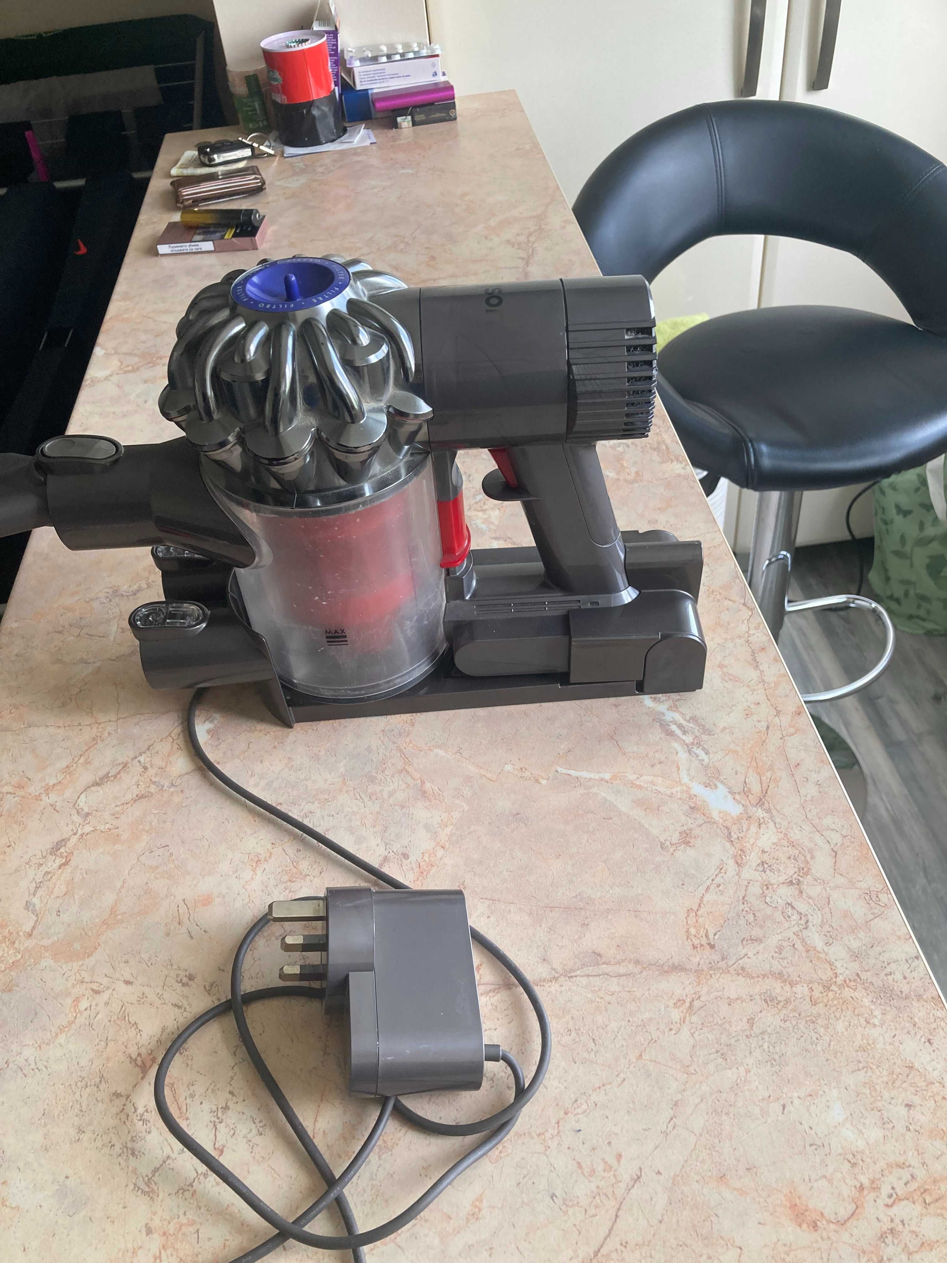Акомулаторна прахосмукачка DYSON DC-61