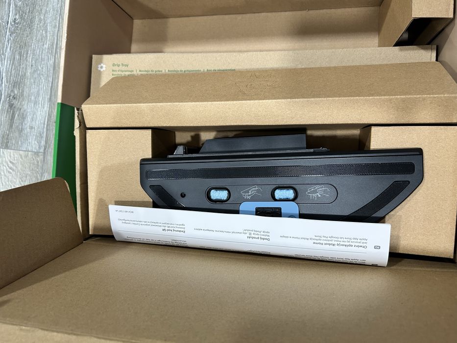 Robot de aspirare cu mop