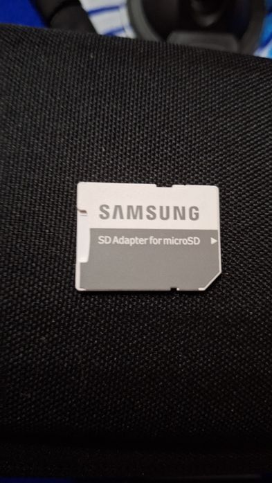 GoPro Hero 10 Black – stare foarte bună , ca nou + 3 baterii noi