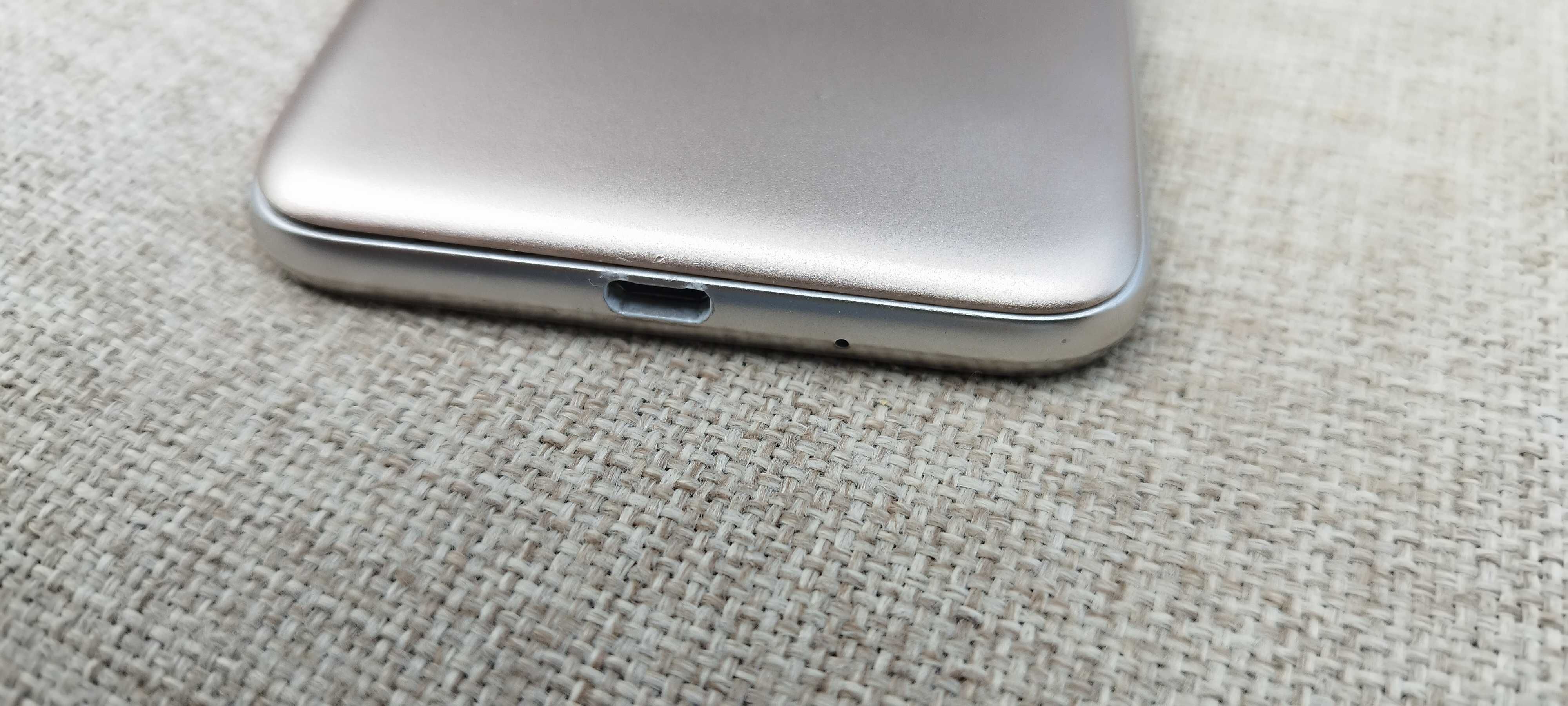 Samsung J3 почти нов