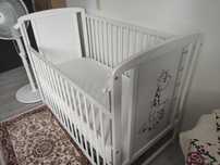 Pătuț din lemn BabyNeeds 120x60 cm, cu laterală culisantă + saltea