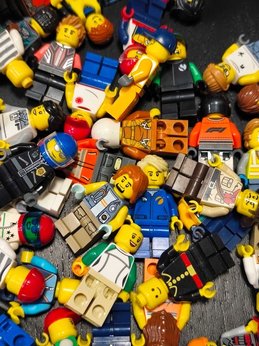 LEGO Минифигури разнообразни - ASSORTED LEGO MINIFIGURES
