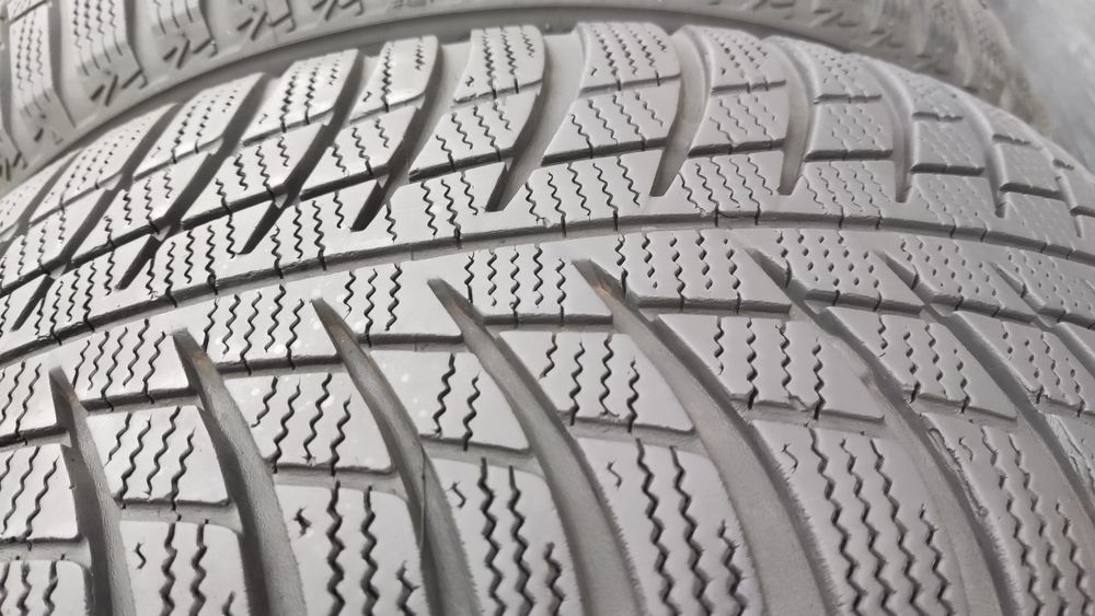 4бр. зимни гуми 205/55/16 Bridgestone Blizzak LM001
dot22
6.89mm
Добро