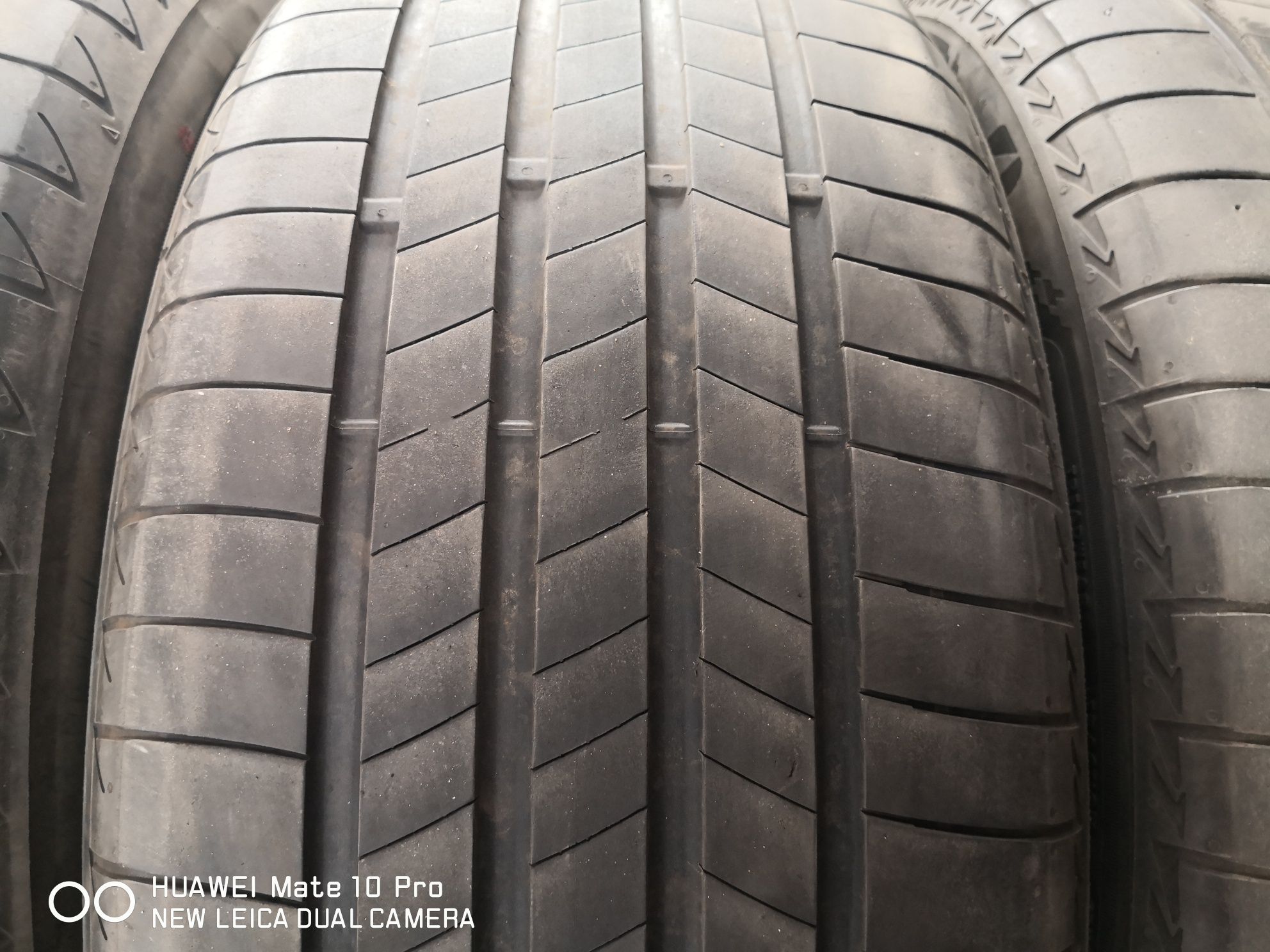 235 55 19 цола Bridgestone dot 23 като нови