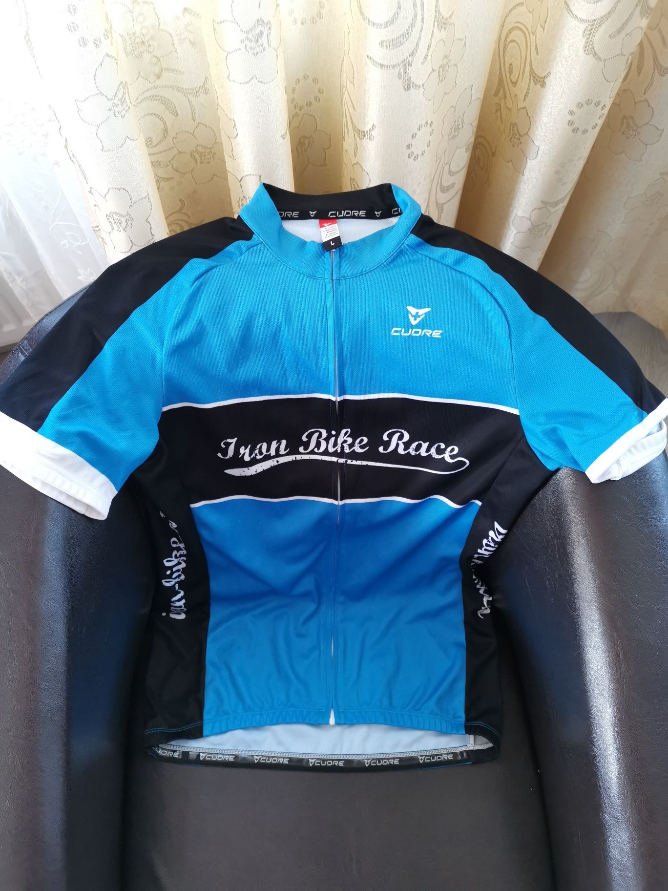 Vând tricou ciclism cuore iron bike race