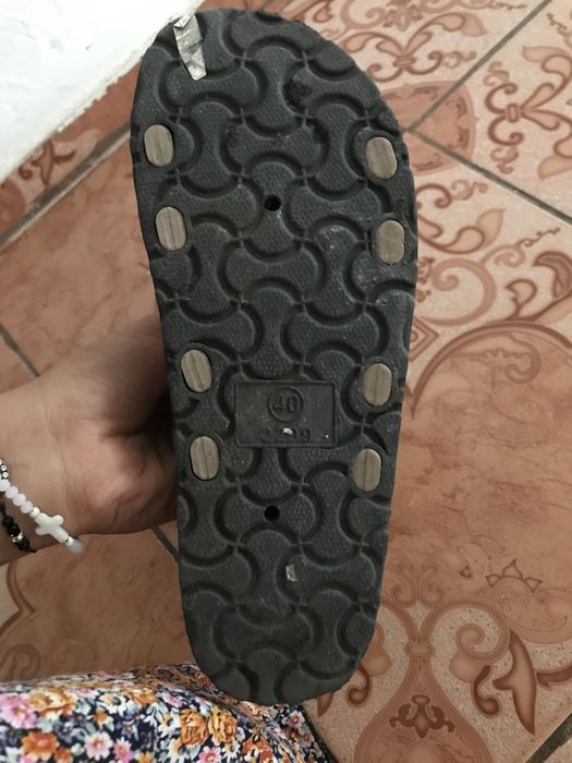 Vând papuci arata bine