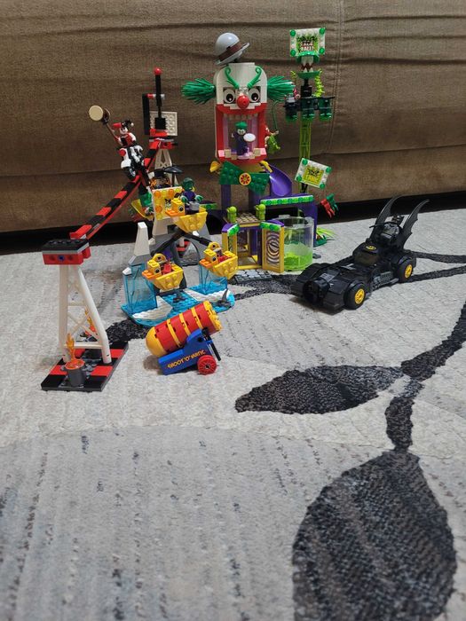 LEGO DC Comics Super Heroes 76035 Jokerland