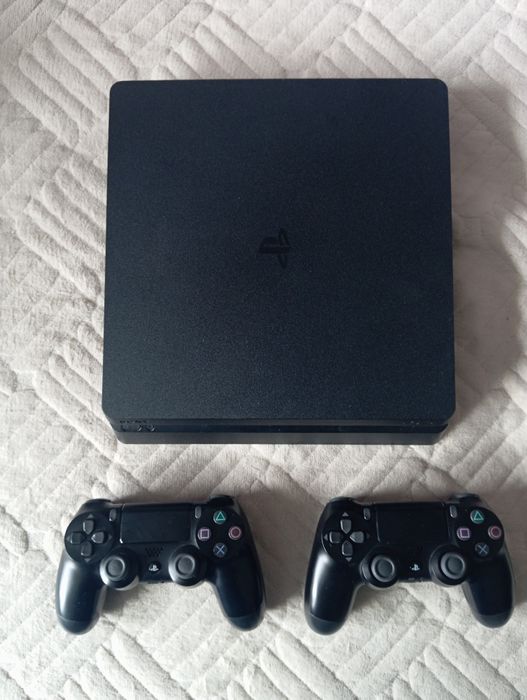 Продам Play Station 4 Slim