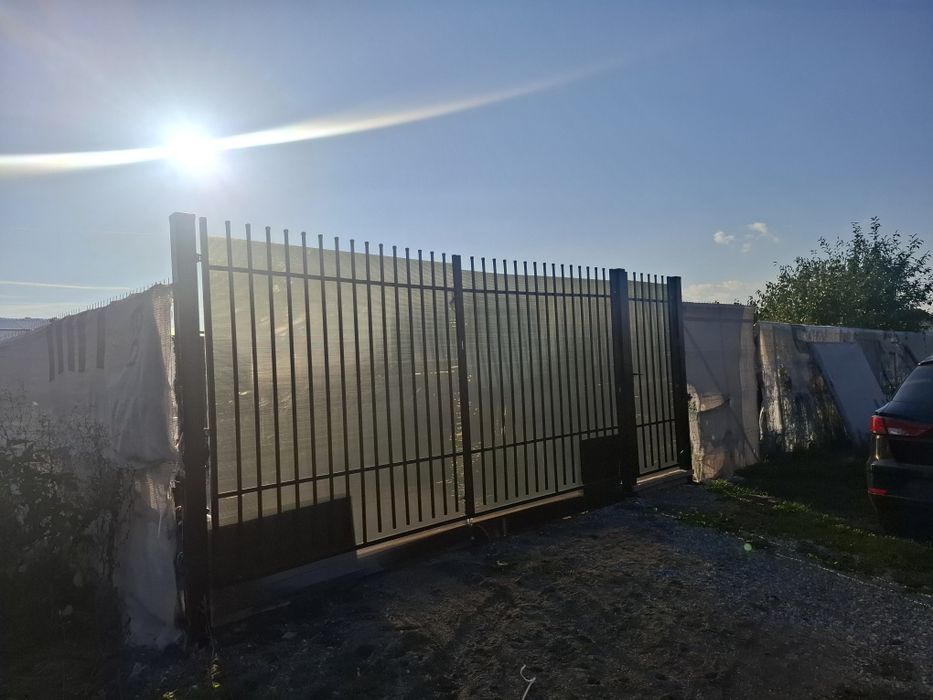 Vând teren Cristian