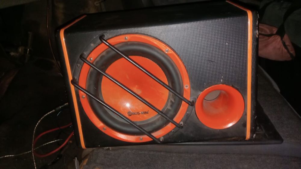 Продам субуфер bos-mini