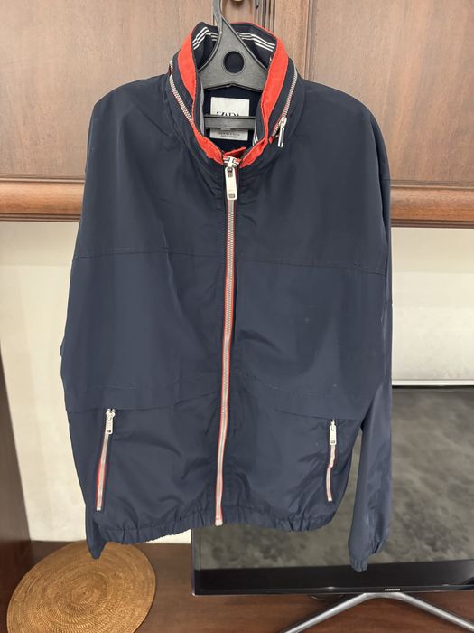 Пррдам мужскую ветровку