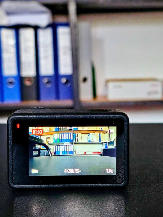 Vând camera de acțiune DJI Osmo Action 4