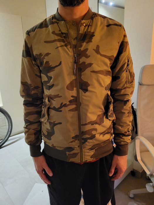 Geaca Pull&Bear kaki, army print, marimea M
