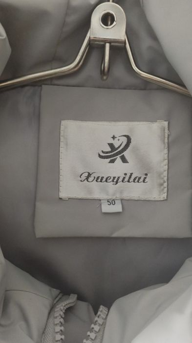 Продам осеннюю женскую куртку