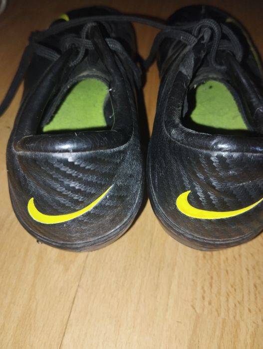 Adidași cu crampoane marca Nike